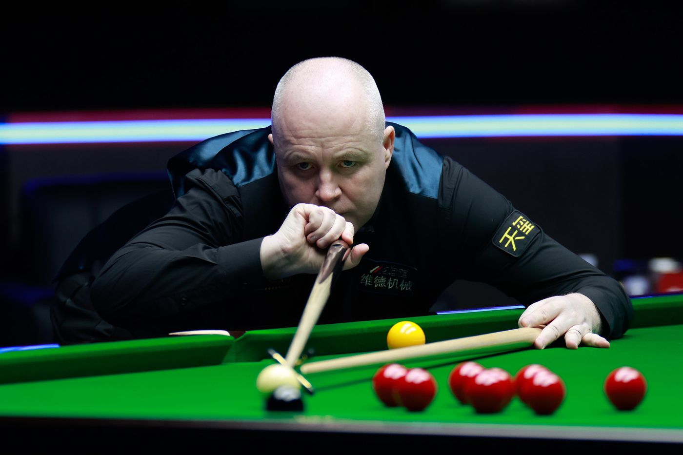 利用這兩名 利用這兩名