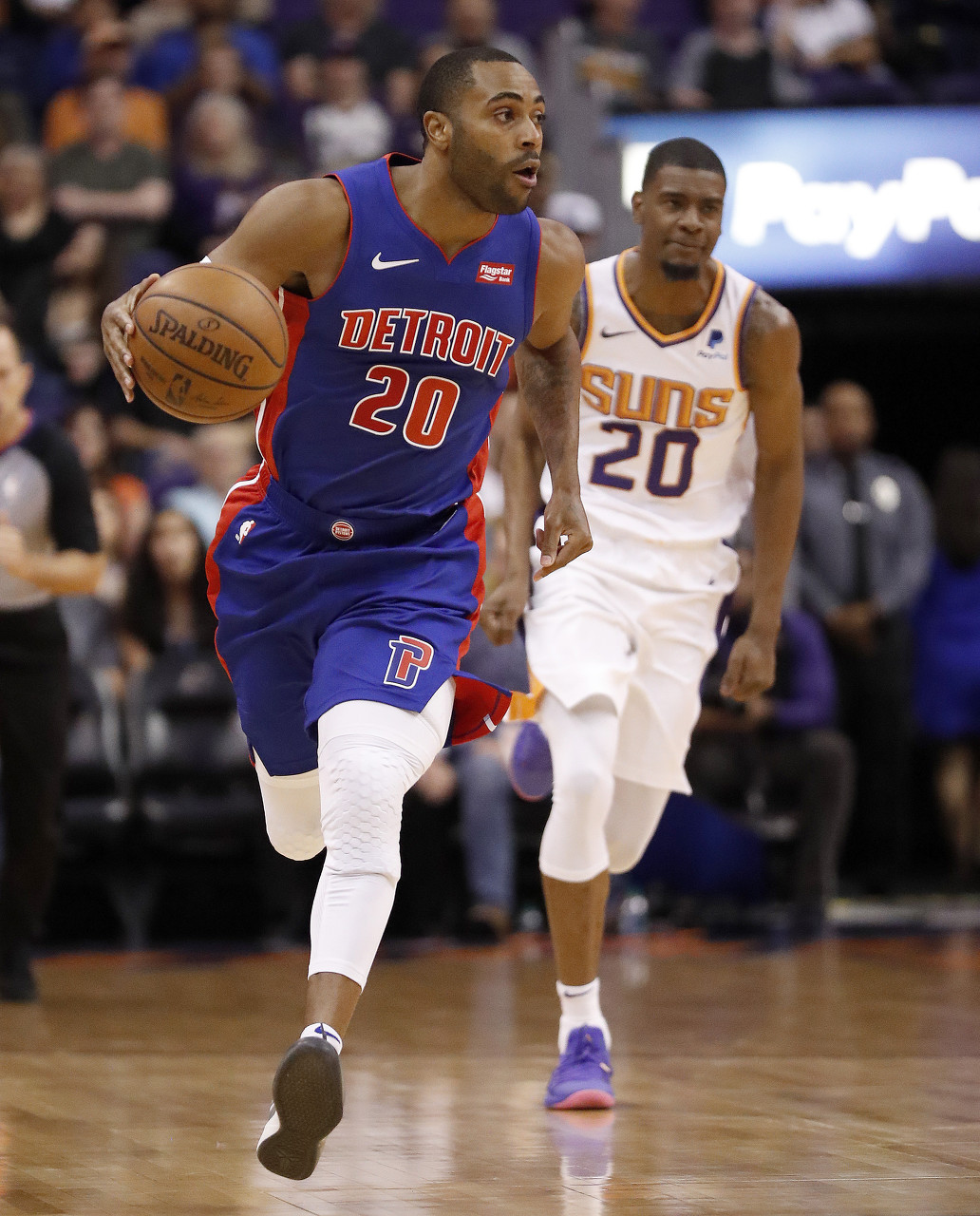 在场上寻找 在场上寻找