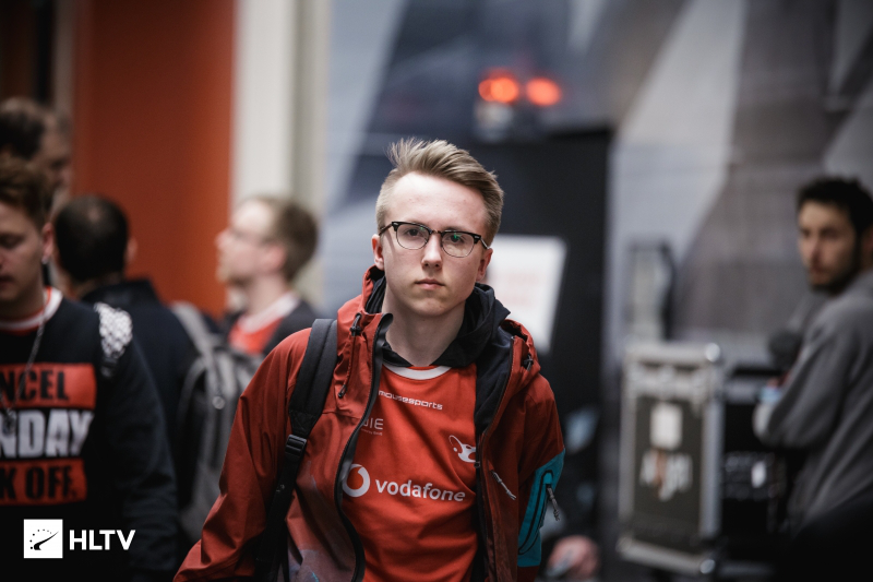 保证阵容的 保证阵容的